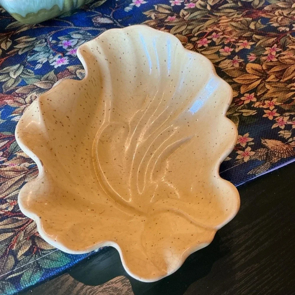 Valley‎ Vista California Pottery Yellow 8.25
